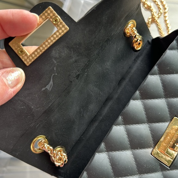 Quilted Matte Black Jelly Purse with adjustable Gold Chain Strap
BRAND NEW! - Picture 8 of 12